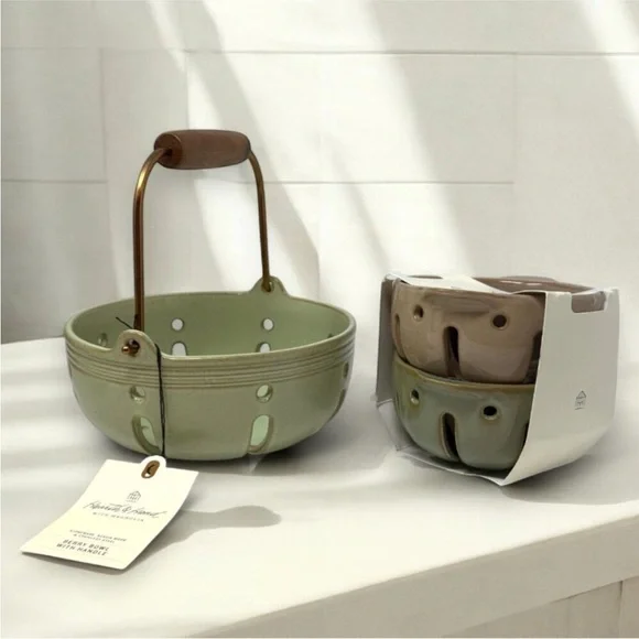 Hearth & Hand Magnolia Berry Bowl w/Carrying Handle Green & 15oz Berry B… - Picture 1 of 6